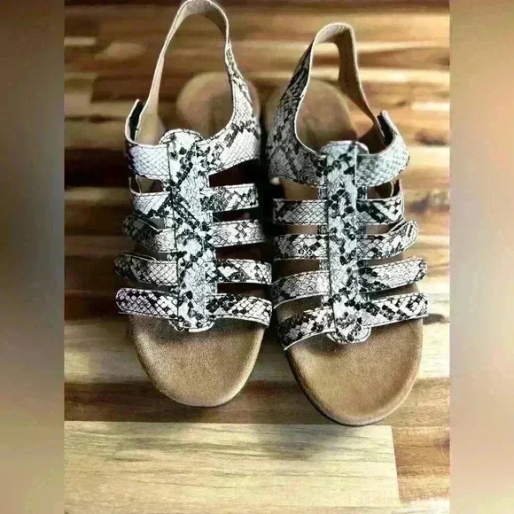 Tiki Slingback  women’s trotter snake skin sandals size 9.5. EUC - Picture 2 of 5